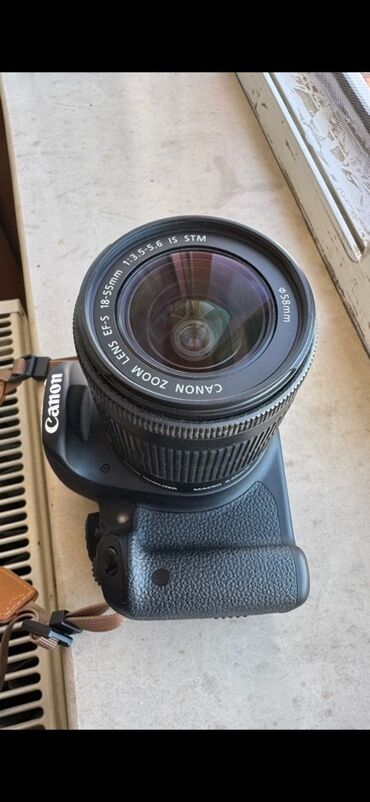 Canon EOS Rebel T5i, EF-S 18-55mm f/3.5-5.6 IS STM obyektiv ilə təchiz