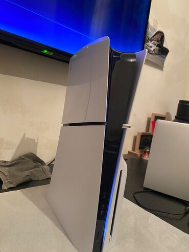 playstation 5 aliram: Playstation 5 slim 1TB diskli versiyon təp təzədir üstündə nöqtə