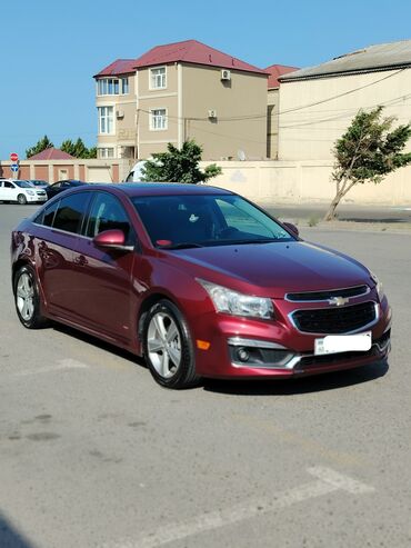 Физика: Chevrolet Cruze sedan – qırmızı-bordo rəngdə, şəhər və uzun yol üçün