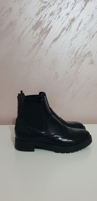 Gležnjače: Gležnjače, 38 — 4