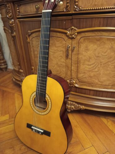 real gitara: Klassik gitara, Akai, Yeni, Ünvandan götürmə, Ödənişli çatdırılma