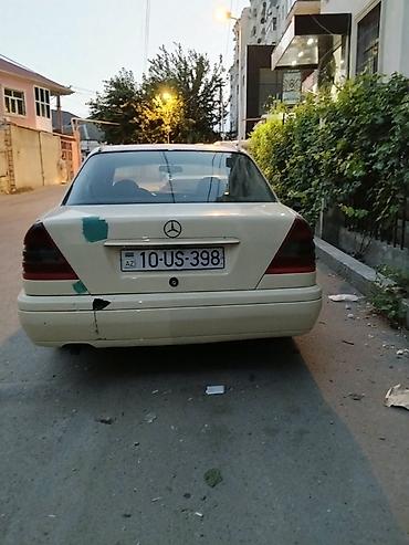 w210 ön bufer: Mercedes-Benz sedan - Kuzov: sedan, bej rəng - Nömrə nişanı — 1