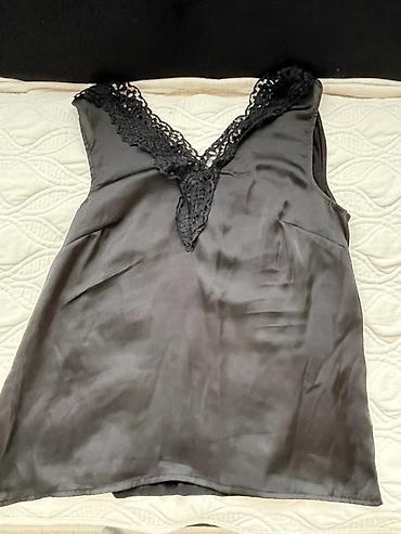 ca bunde: Crna satenska slip majica/top - Materijal: glatka satenska tkanina sa — 1