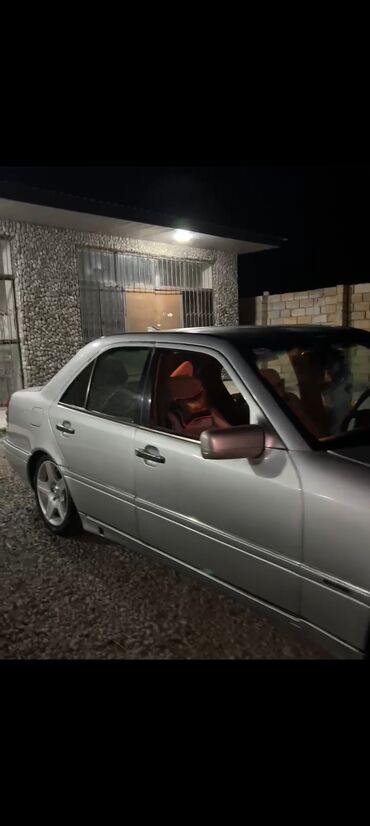 Mercedes-Benz: Mercedes-Benz C 200: 2 l | 1995 il Sedan — 9