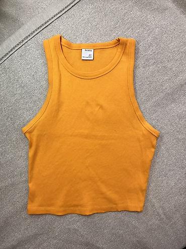 şort: Bershka qadın crop top - Model: qolsuz, boz keçidli dərin kəsimli — 1