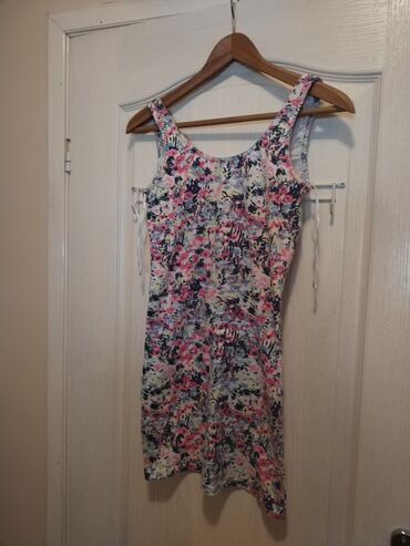 hermes haljine: H&M cvetna mini haljina. Veličina XS sa elastinom