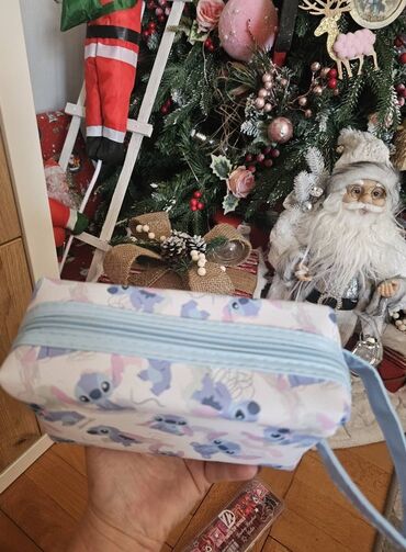 Ostale dečije stvari: Stitch pernica
1600din
Uz pernicu ide jedan sjaj i dve gumice — 8