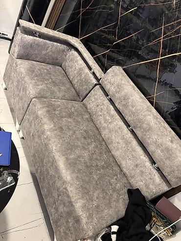Divanlar: Müasir üçyerlik divan - Rəng və material: Beton-effektli boz rəngdə — 3