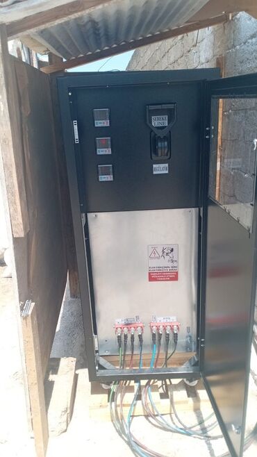 nişan şalları: Sənaye elektrik paneli, müxtəlif elektrik avadanlıqlarının idarə