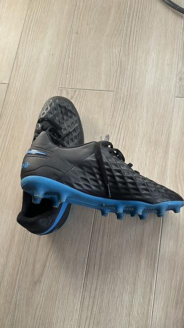 Бутсы: Футбольные бутсы Nike Tiempo Legend (серия Academy). - Тип подошвы — 3
