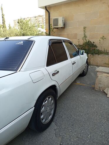 Mercedes-Benz: Mercedes-Benz 230: 2.3 l | 1990 il Sedan — 5