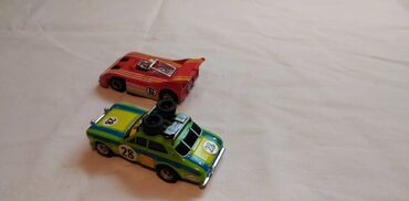 Autići: Mehanotehnika Dirkalna staza, 2 autića, 2 upravljača, 2 prave, 6 — 3