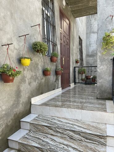 Həyət evləri və villaların satışı: Məhsul: Şəxsi ev/interyer Təsvir: - İki mərtəbəli ev interyeri: geniş -da lalafo.az — 12 Həyət evləri və villaların satışı: Məhsul: Şəxsi ev/interyer Təsvir: - İki mərtəbəli ev interyeri: geniş — 12