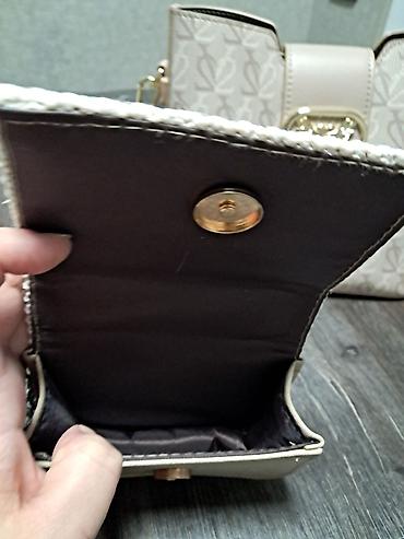 balaca canta: Bej tonlarında çiyin çantaıarı. Balaca çanta çox balacadır,telefon — 5