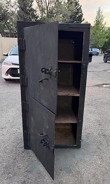 seyf pul: Metall şkaf/kasa tipli sandıq - Material: qalın metaldan hazırlanmış — 1