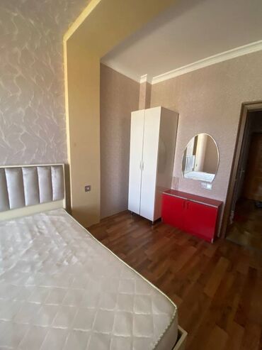 аренда дома на длительный срок: Xlrdalan AAAF PARK 2 otaq menzil hersarayetnen kiraye verlir Menzilde