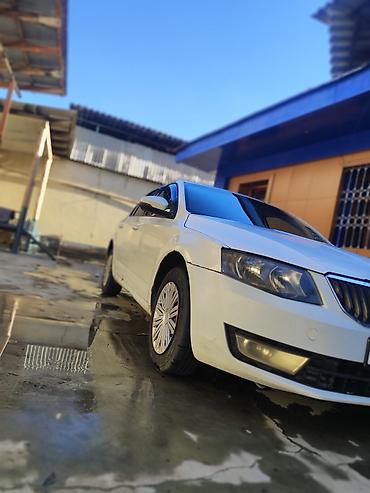 sprinter 4 4: Skoda Octavia: 2016 г., 1.6 л, Автомат, Бензин, Лифтбек — 5