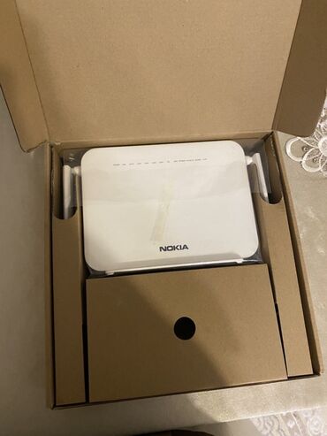 Kompüter və noutbuk aksesuarları: Nokia brendinə məxsus ağ rəngli modem, 2 antena ilə təchiz olunmuşdur