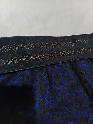 torba givenchy: Elegantna ženska kombinacija: crna čipkana bluza + suknja u — 2