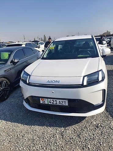 авто элек: AION V — полностью электрический кроссовер в белом цвете. Основные — 1