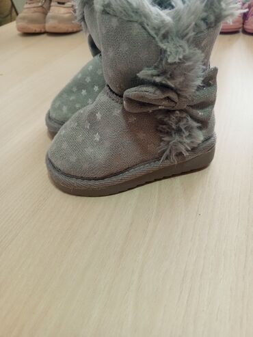 tarmak patike za kosarku: Ugg boots, Size - 19