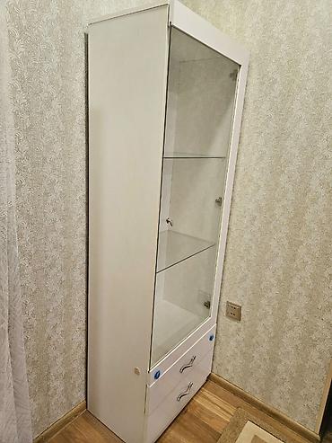 ofis stol: Ağ rəngli şüşə vitrİN şkafı - İki model: geniş və ensiz variant. - Ön — 5