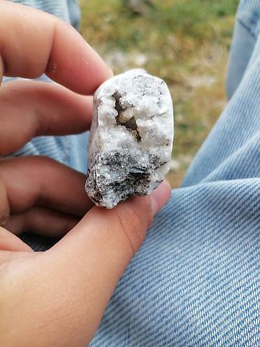 ağ işıq: Ağ kvars geodu – təbii kolleksiya nümunəsi - Material: Ağ kvars — 5