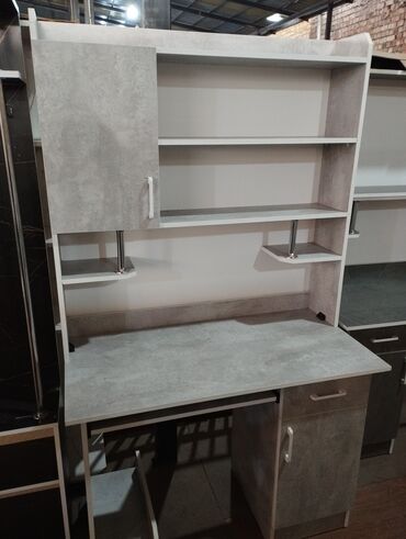 Компьютерные столы: Компьютерный стол, Новый, С полками — 10