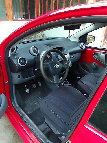 Унаа сатуу: Toyota Aygo: 2009 г., 1 л, Кол менен иштөөчү, Бензин, Хетчбек — 4