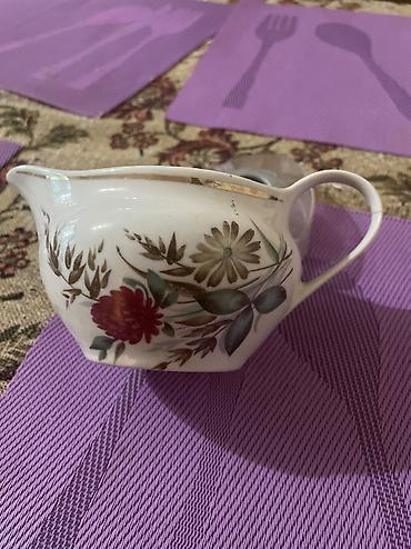 dish sets: Столовый сервиз из фарфора с золотистым кантом и цветочным декором — 5