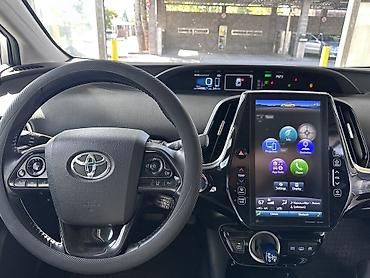 Toyota: Toyota Prius: 2020 г., 1.8 л, Электромобиль — 4