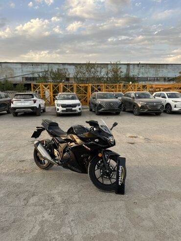 Мотоциклы: Продаю SUZUKI GSX250R г.в.: 11.2021 пробег: 8.400 км — 28