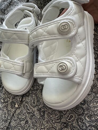 Детская обувь: Новые заказывала дочке не подошел размер. 26 размер