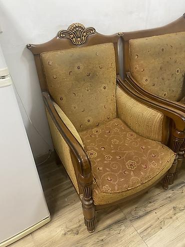 divan kreslo modelleri: Klassik tərzli yumşaq mebel dəsti – taxta karkaslı kreslo və divan - — 2