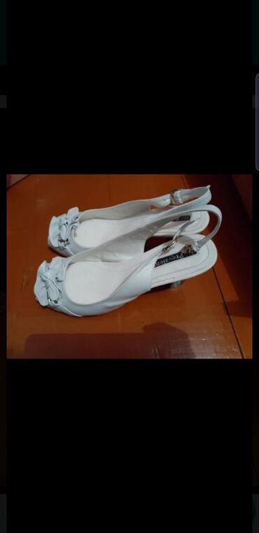 обувь белая: 39 размер, женские