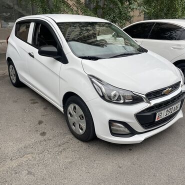 двухместная машина: Chevrolet Spark: 2022 г., 1 л, Механика, Бензин, Хэтчбэк