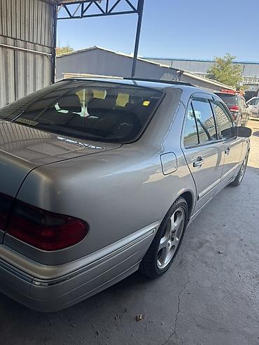 b class: Mercedes-Benz E-Class: 2002 г., 4.3 л, Автомат, Бензин, Седан — 3