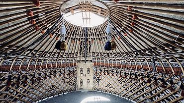 Аренда юрт: Аренда юрты, Каркас Деревянный, 85 баш, Стол, С полом, Казан — 20