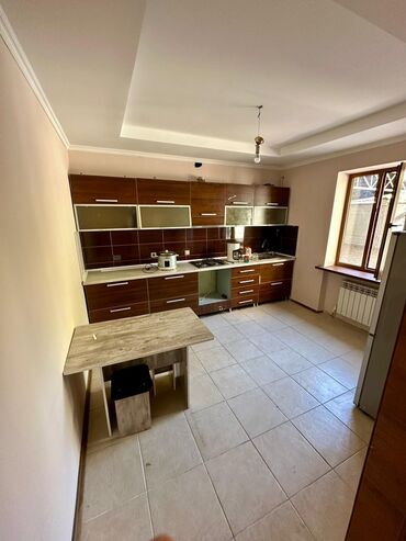 Долгосрочная аренда домов: 300 м², 5 комнат — 6