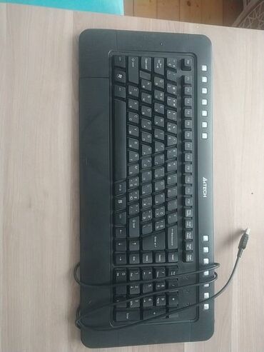Digər kompüter aksesuarları: A4tech KBS-960 model Bazali klaviatura, her terefinde cibler var