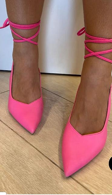 guess cipele salonke: Nove salonke, veličina 39. Unutrasnje gaziste 25cm. - Model: špic — 2