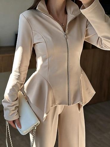 xl: Odlican kompletic
3500din
S M L XL — 2
