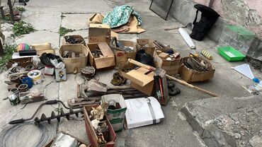 Другие инструменты: Продаю инструменты, запчасти, болты, гвозди и многое другое. За все 8