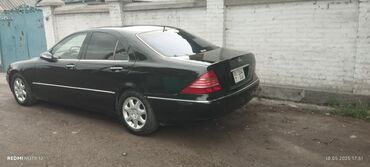 лексуз rx 300: Автомобиль Mercedes-Benz S-класса в черном цвете. Седан оснащен
