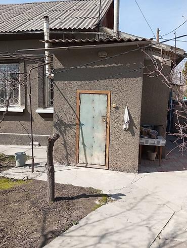 запад: Продаётся жилой дом с кирпичным ограждением и выездом на улицу через — 8