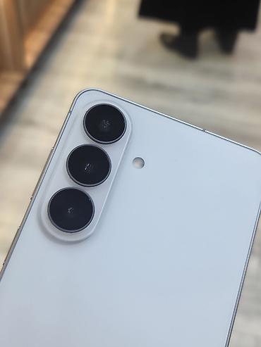 ачки с камерой: Samsung Galaxy S25+, Б/у, 256 ГБ, цвет - Белый, В рассрочку — 2
