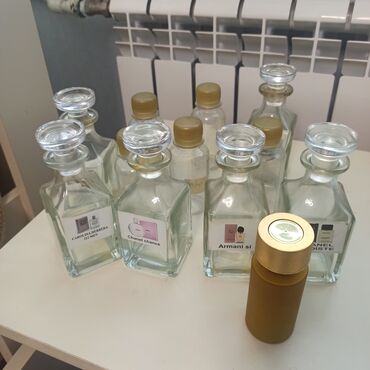 duxu qabi: Etriyyat mehsullari 6 eded suse etir qabi 5 eded plastik parfum qabi