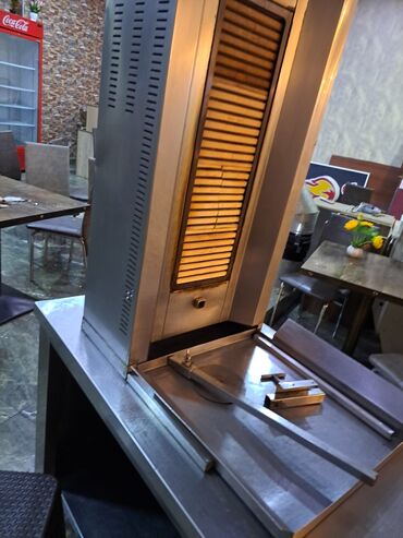 Dönər aparatları: Dönər aparatı satılır. Tam islekdir. 450 manat. Xırdalan