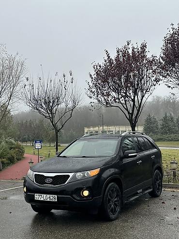 e90 aksesuar: Kia Sorento – 7 yerlik SUV Xüsusiyyətlər: - Geniş salon, 3-cü cərgəyə — 1