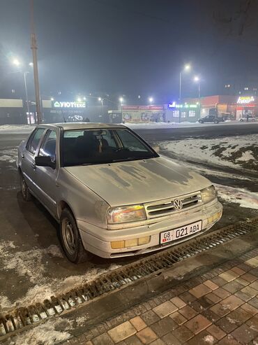 Volkswagen: Volkswagen Vento: 1997 г., 2 л, Механика, Бензин, Седан